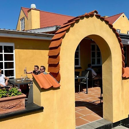 Oro Kro & Hotel Екстериор снимка