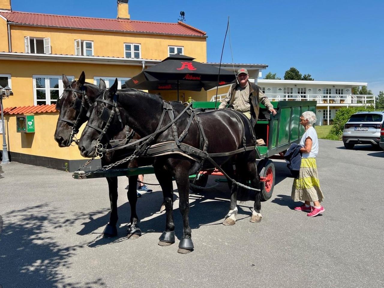 Oro Kro & Hotel Екстериор снимка