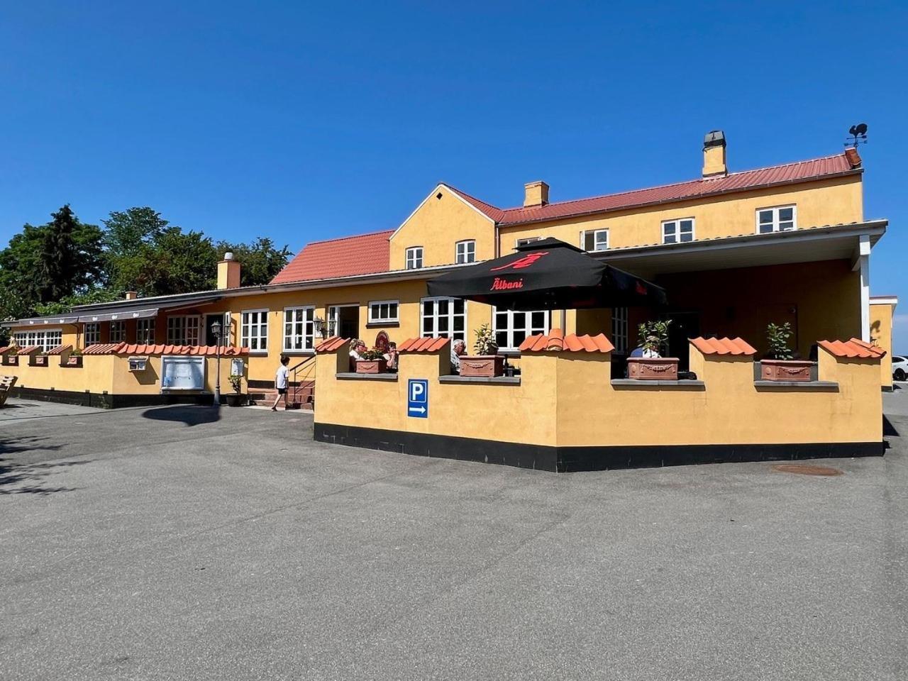 Oro Kro & Hotel Екстериор снимка
